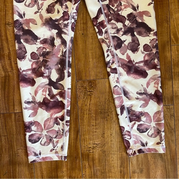 BALANCE Women’s Purple White Floral Capri Cropped Leggings Size Medium - Picture 4 of 11